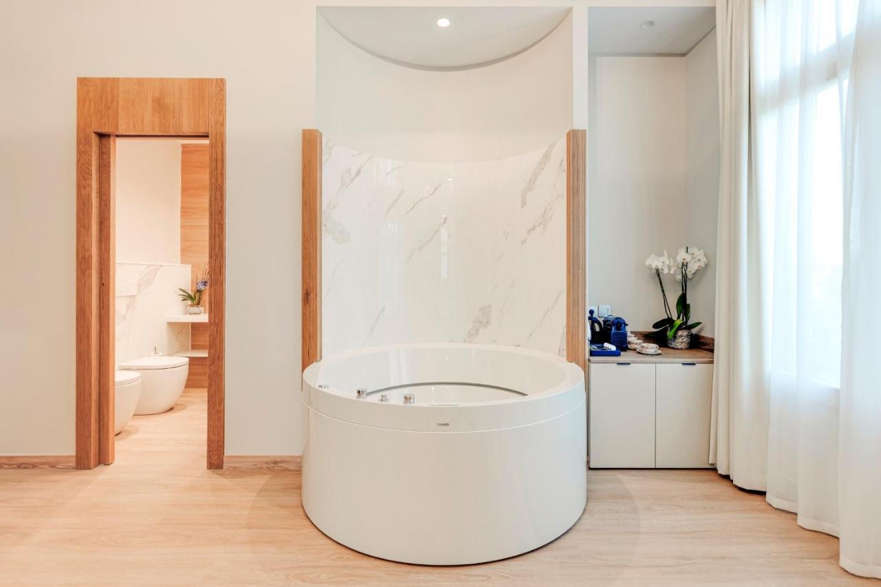 Suite Mirlo Hammam Hydromassage Bathtub Sauna