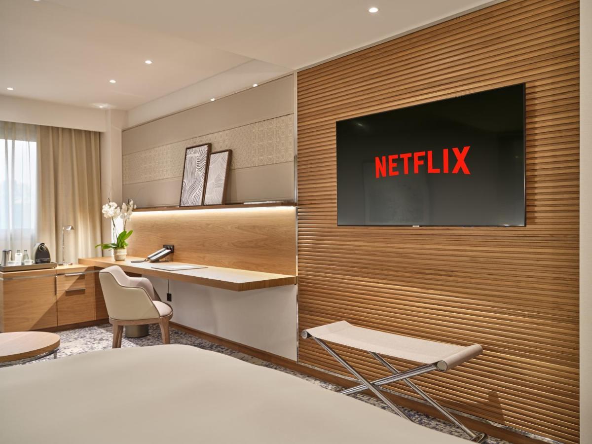 Classic Twin Room Club Lounge Access