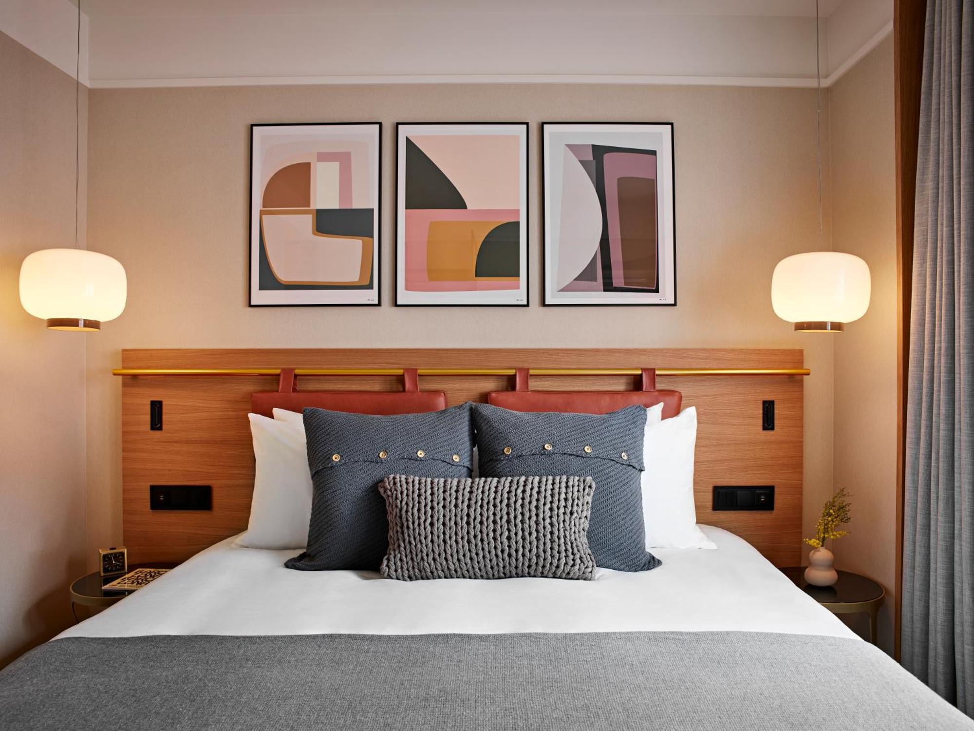 Essential Room,1743318448:JPEG
